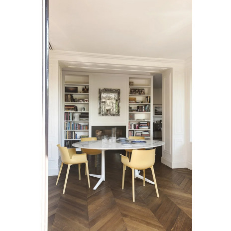 Table Multiplo low / plateau ovale en verre / extérieur